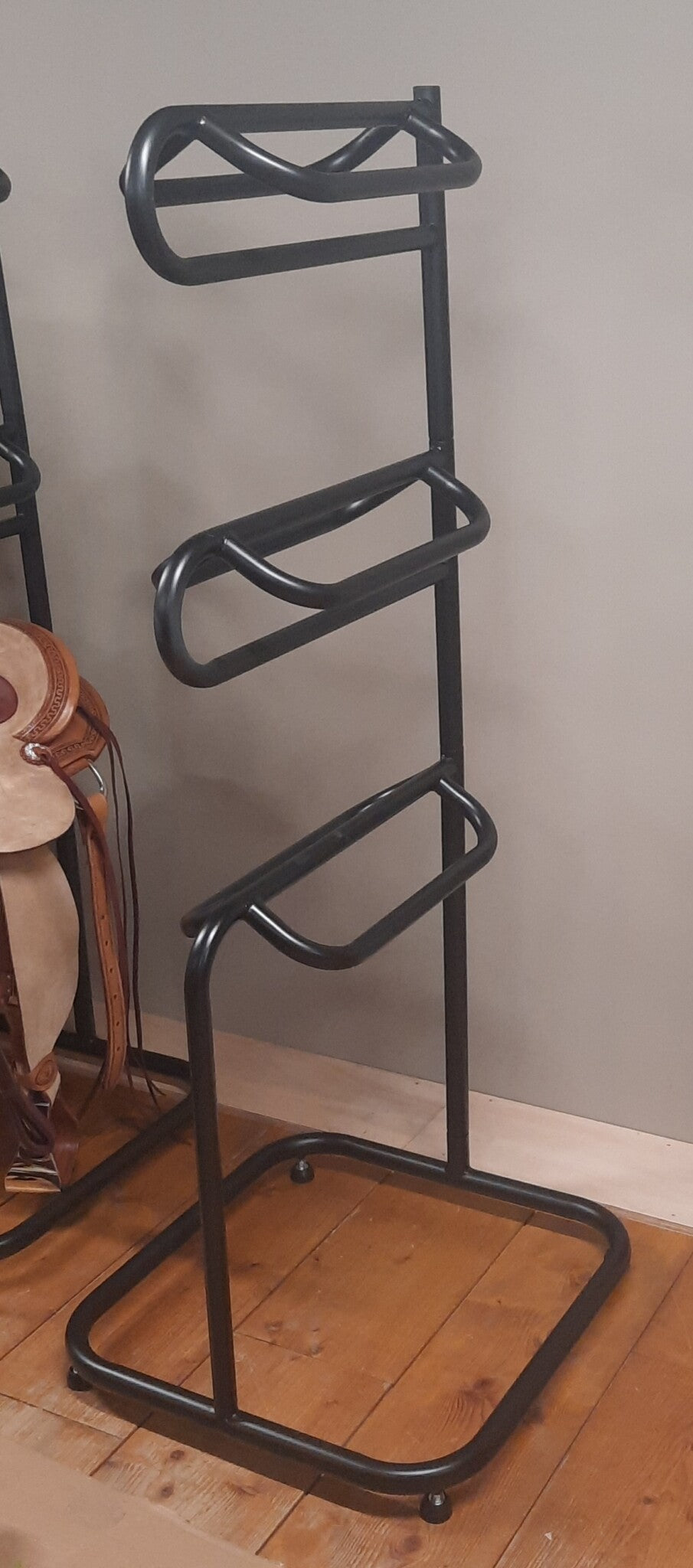 Saddle stand