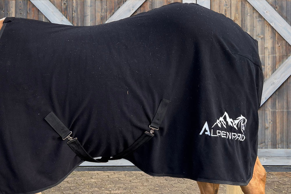 AlpenPad – Fleece Horsecooler / fleecedeken zwart