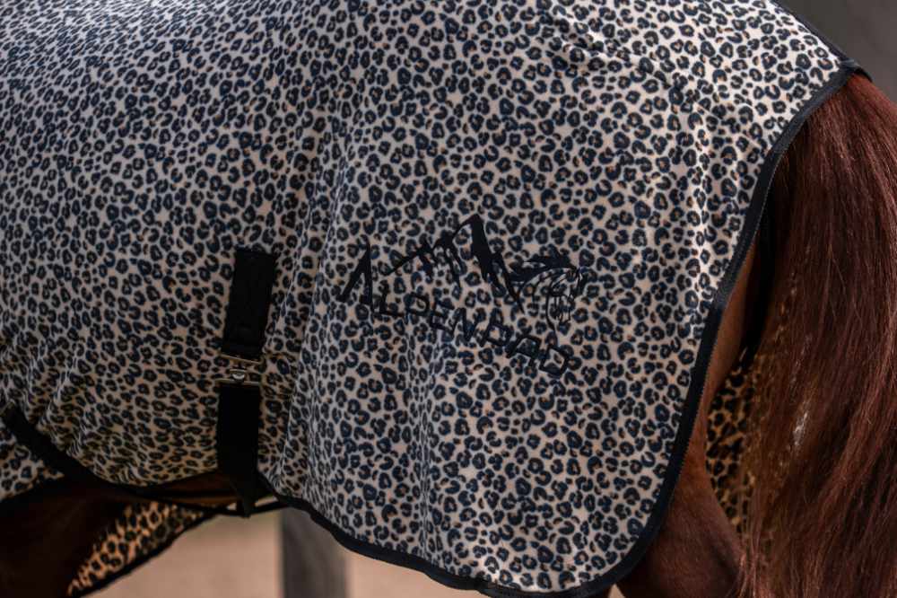 AlpenPad – Fleece Horsecooler / fleecedeken met halsstuk Leo