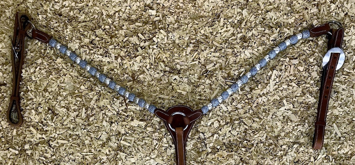 Borsttuig met blauwd rawhide braiding and zilver balls