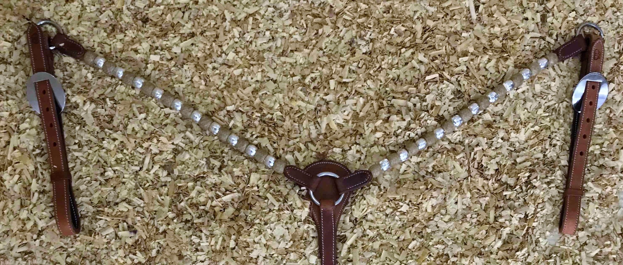 Borsttuig met naturel rawhide braiding and zilver balls