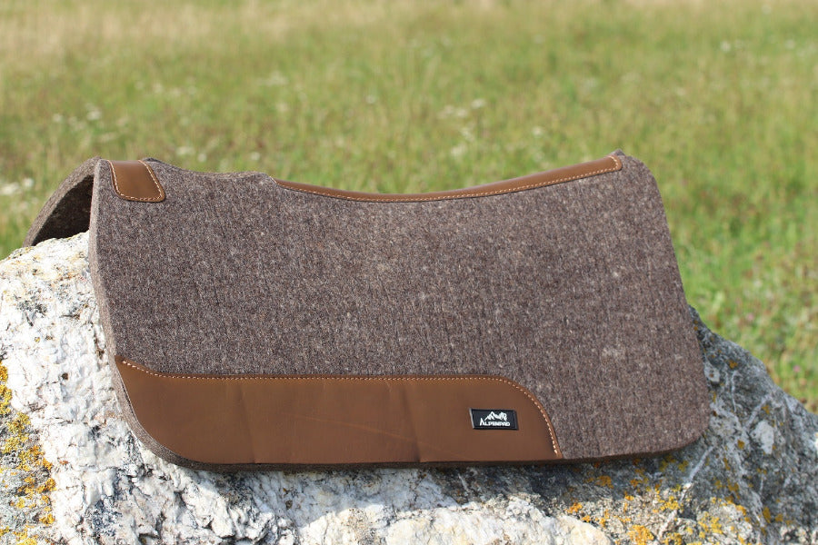 AlpenPad 2.0 – High Quality vilten Western Pad Grey – korte maat 75 cm