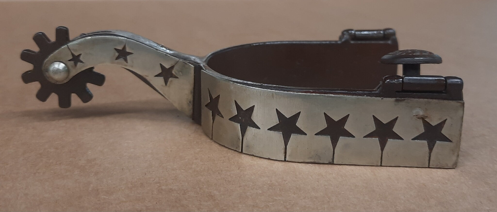 Bruin staal sporen met zilver stars
