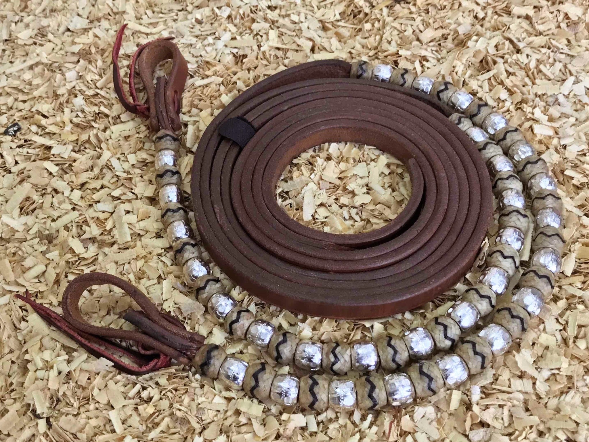 Harness leder teugels met naturel rawhide / zwart details and zilver balls