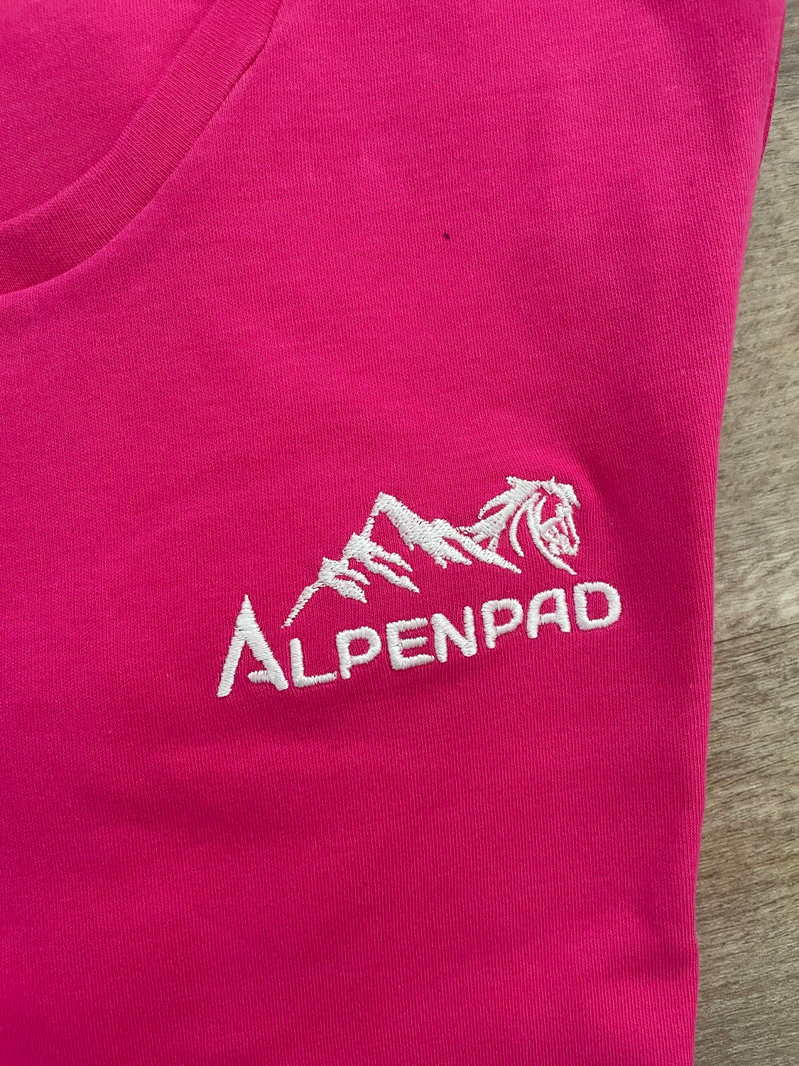 AlpenPad – Geborduurd katoenen shirt – Pink / L, XL, 2XL