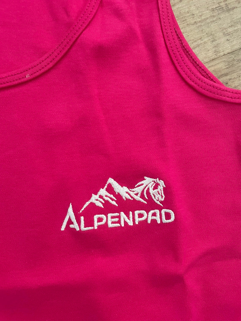 AlpenPad – Geborduurd Baumwoll Top – Pink