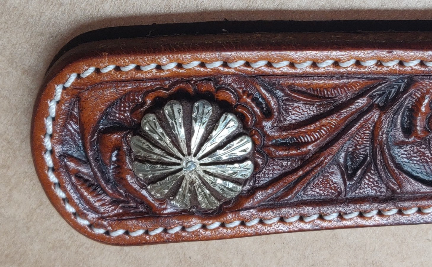 Antique bruin concho met zilver engravement