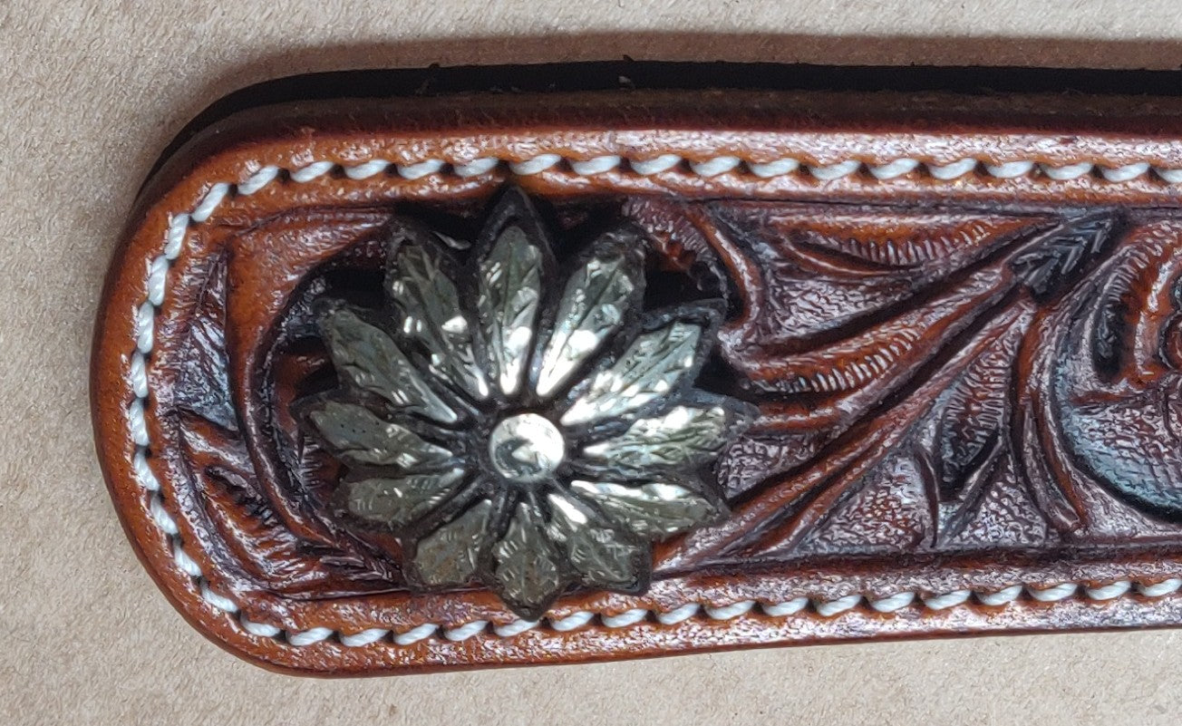 Bruin staal concho met zilver engravement