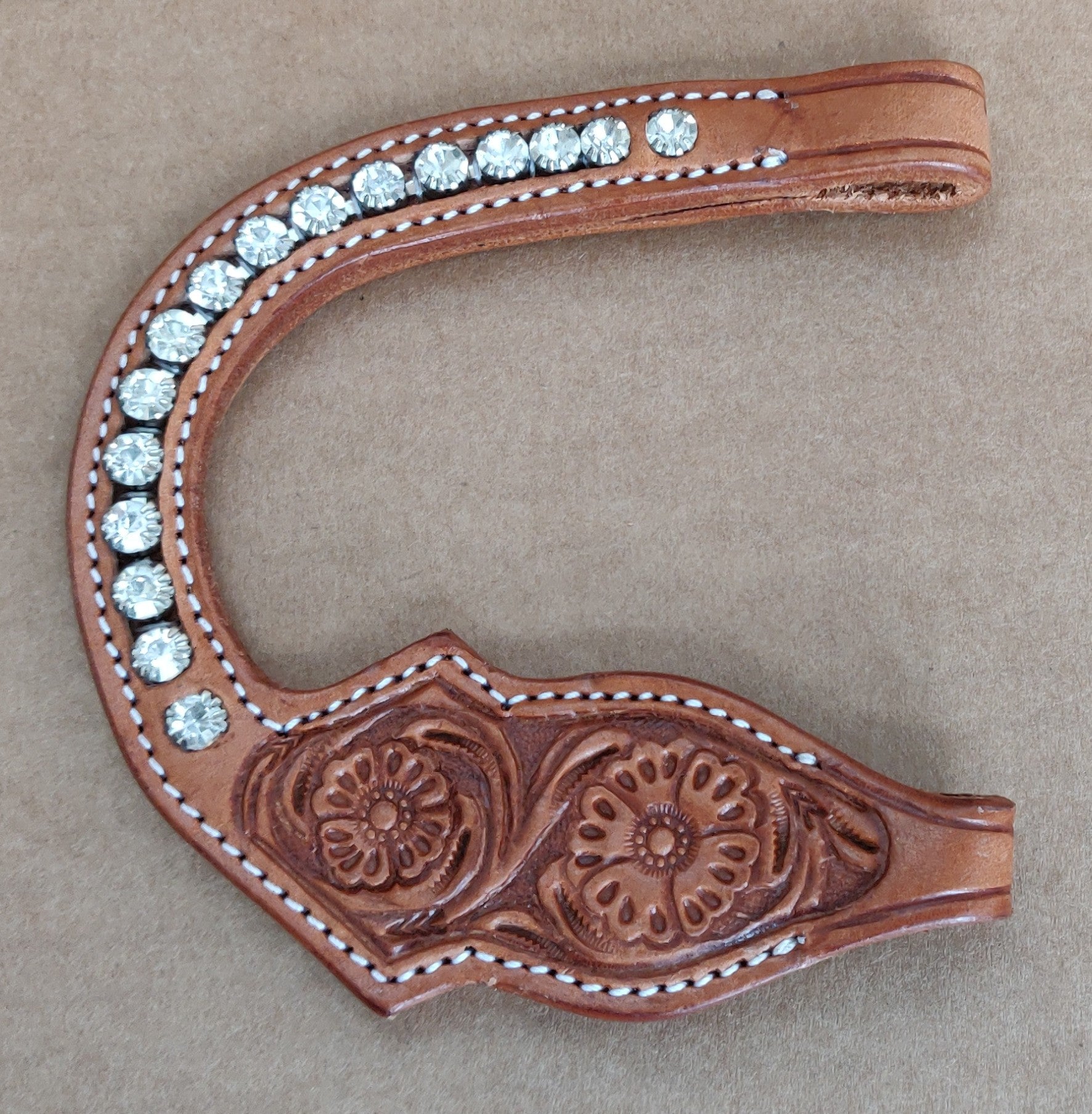 Earpiece met crystals