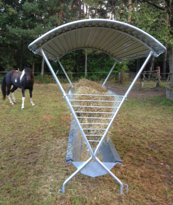 Hay feeder met roof