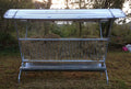 Hay feeder met roof