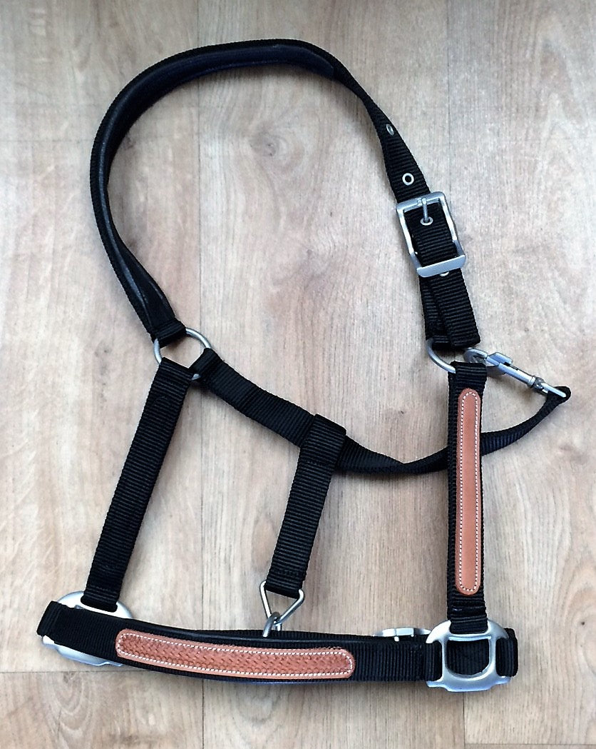 Halster met leder parts