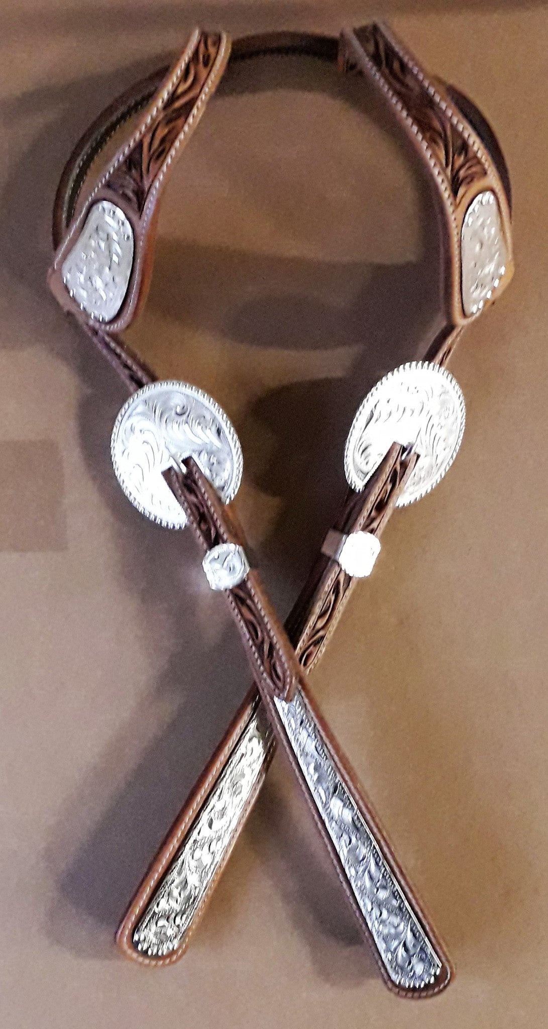 CLICK HERE to see some examples of hoofdstels met zilver and “bling” !!
