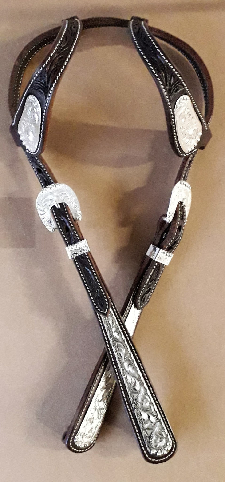 CLICK HERE to see some examples of hoofdstels met zilver and “bling” !!