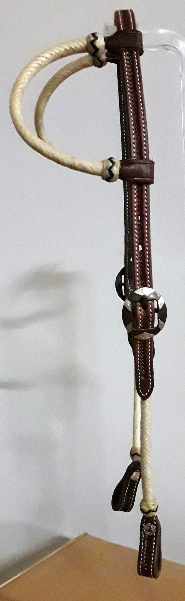 CLICK HERE to see some examples of hoofdstels met zilver and “bling” !!
