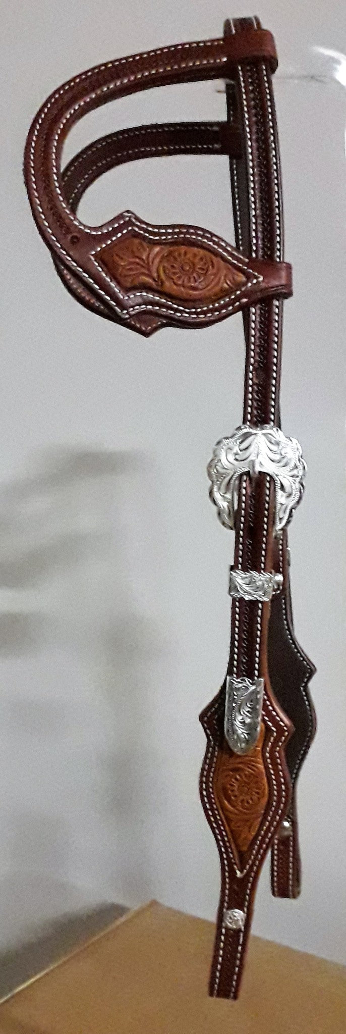 CLICK HERE to see some examples of hoofdstels met zilver and “bling” !!