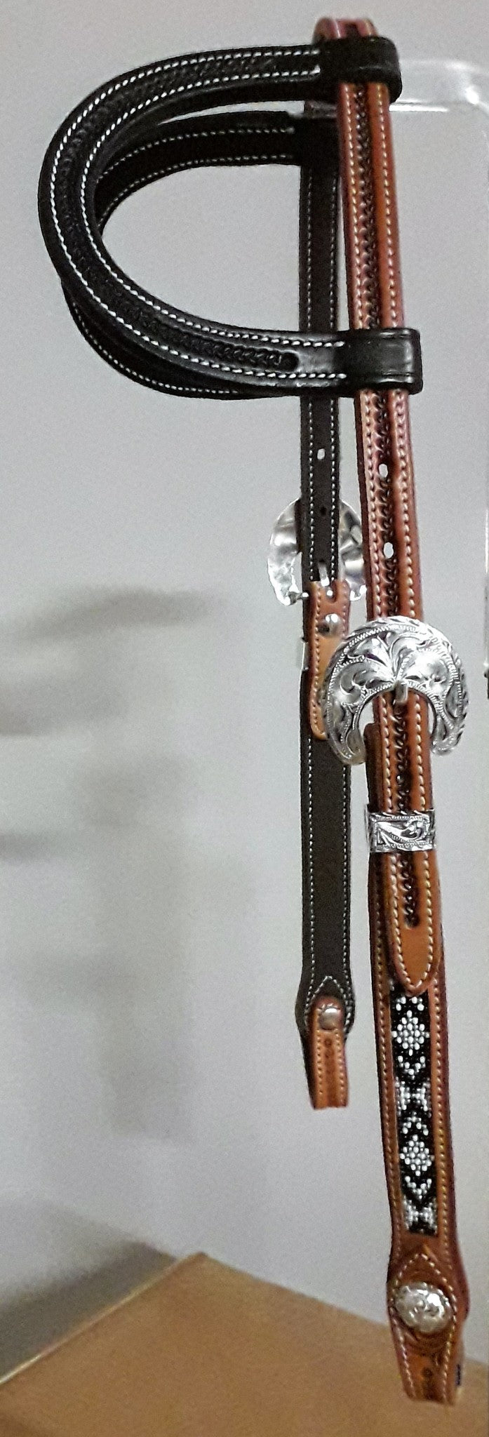 CLICK HERE to see some examples of hoofdstels met zilver and “bling” !!