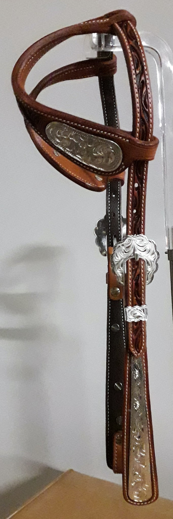 CLICK HERE to see some examples of hoofdstels met zilver and “bling” !!