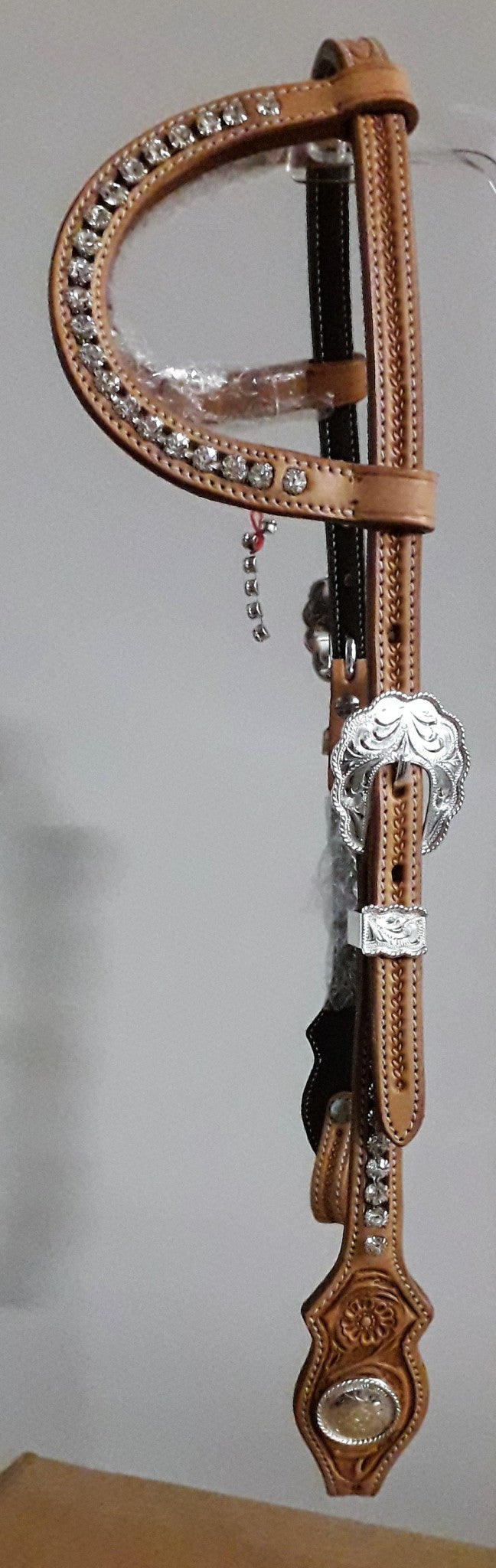 CLICK HERE to see some examples of hoofdstels met zilver and “bling” !!