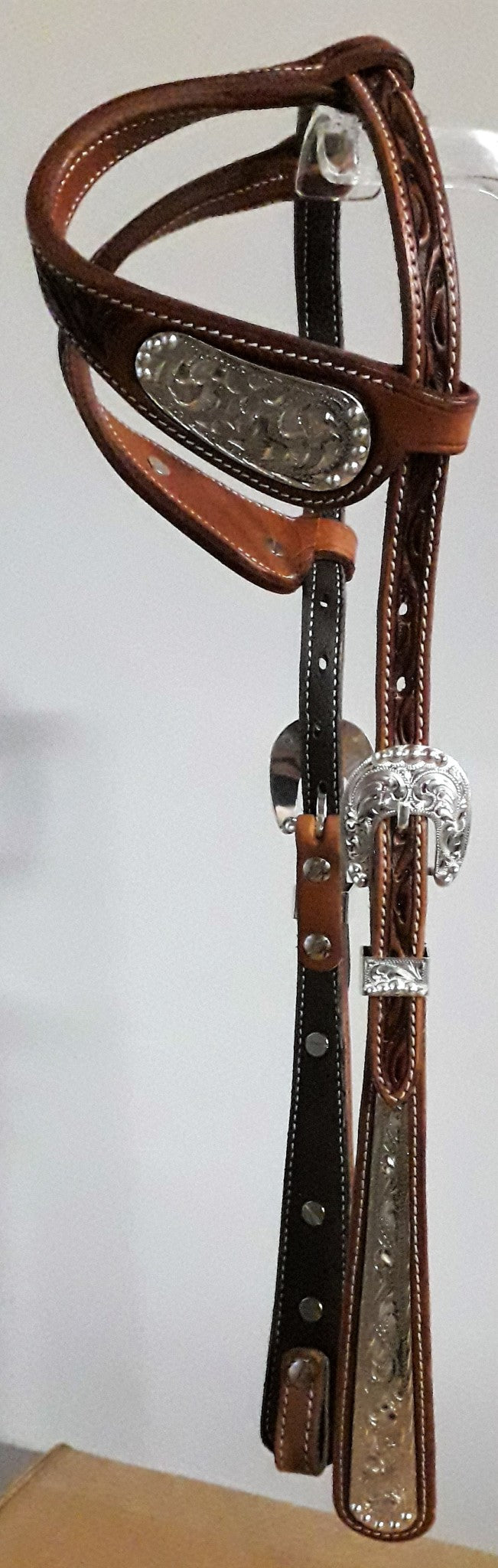 CLICK HERE to see some examples of hoofdstels met zilver and “bling” !!