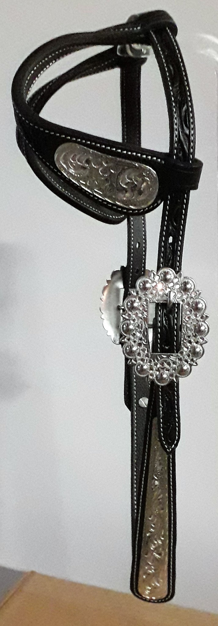 CLICK HERE to see some examples of hoofdstels met zilver and “bling” !!