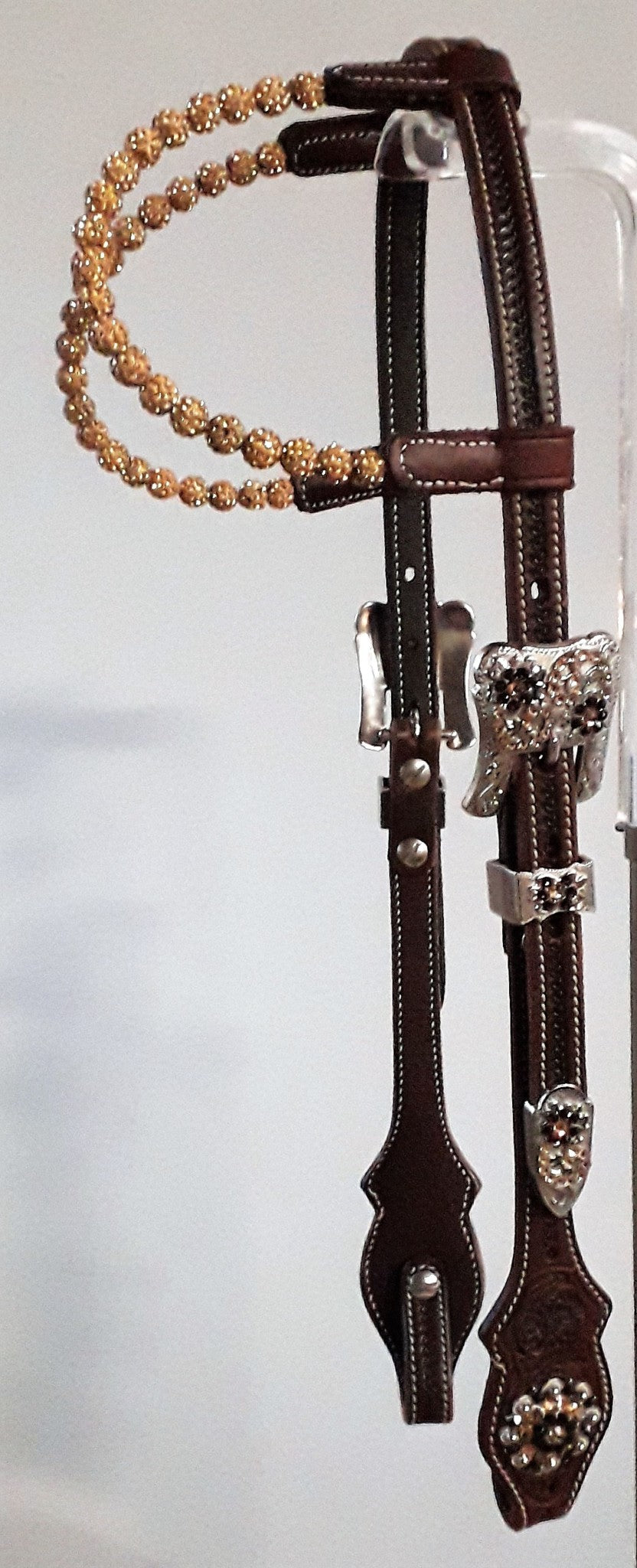 CLICK HERE to see some examples of hoofdstels met zilver and “bling” !!