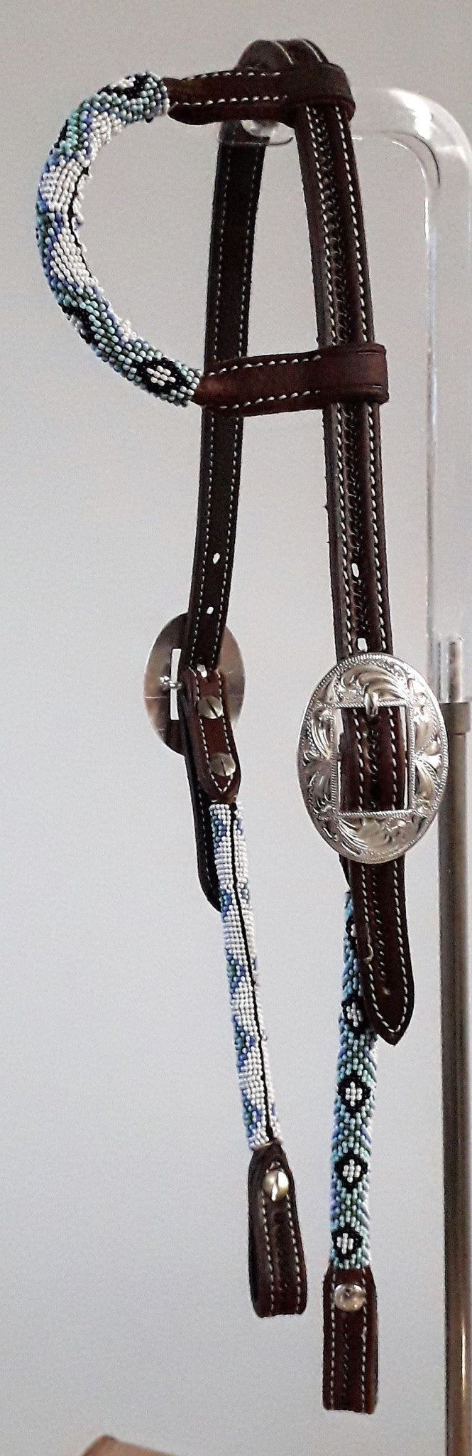 CLICK HERE to see some examples of hoofdstels met zilver and “bling” !!