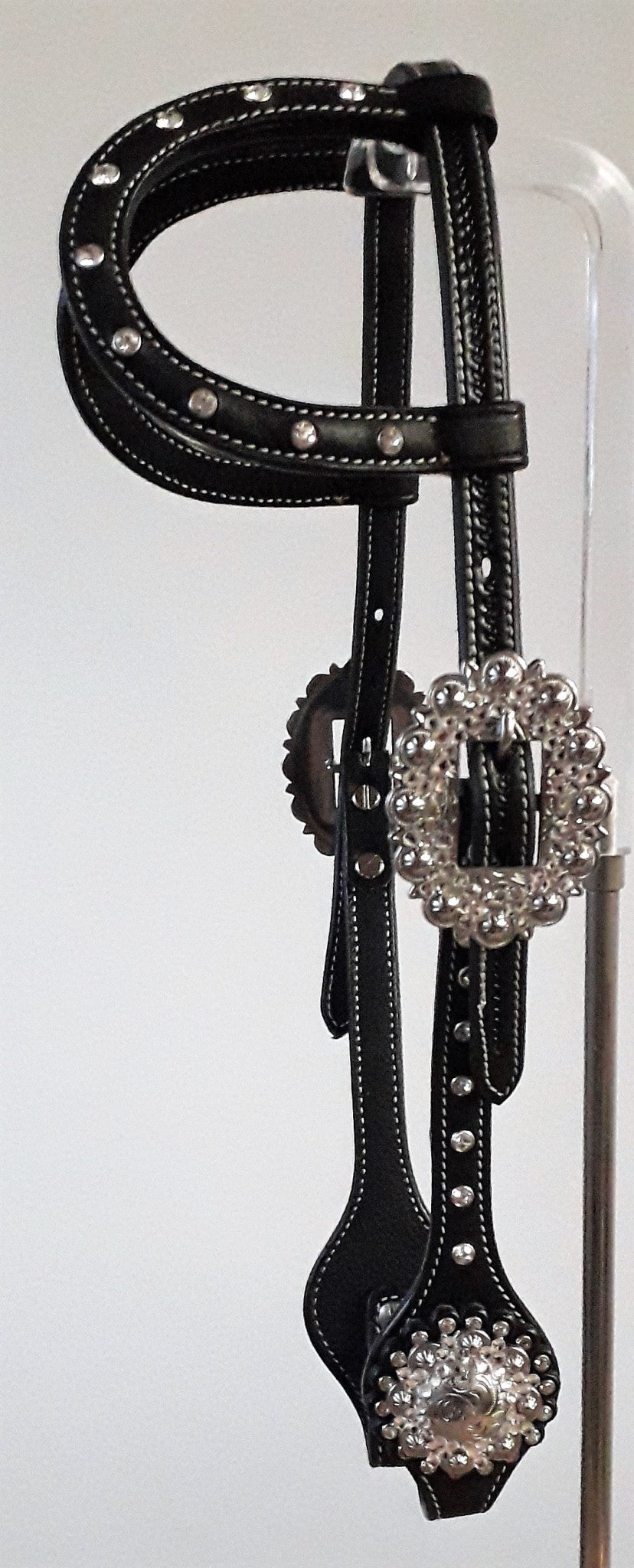 CLICK HERE to see some examples of hoofdstels met zilver and “bling” !!
