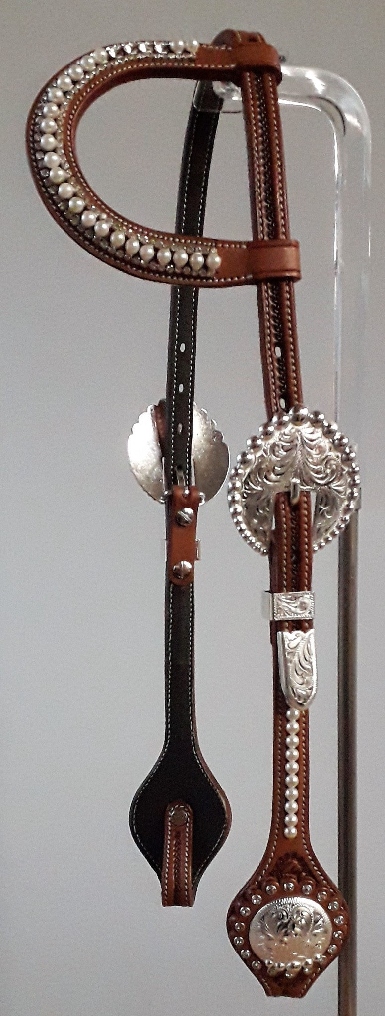 CLICK HERE to see some examples of hoofdstels met zilver and “bling” !!