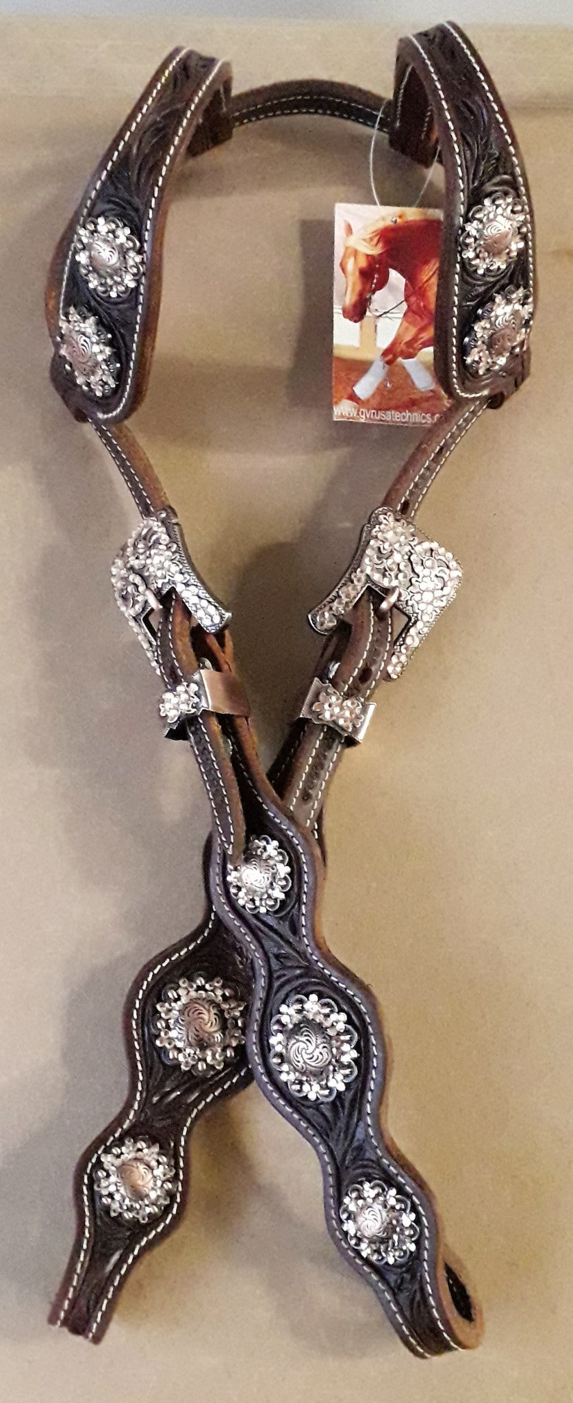 CLICK HERE to see some examples of hoofdstels met zilver and “bling” !!