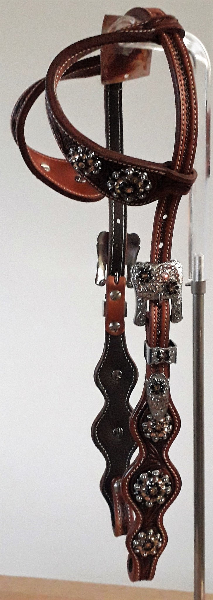 CLICK HERE to see some examples of hoofdstels met zilver and “bling” !!