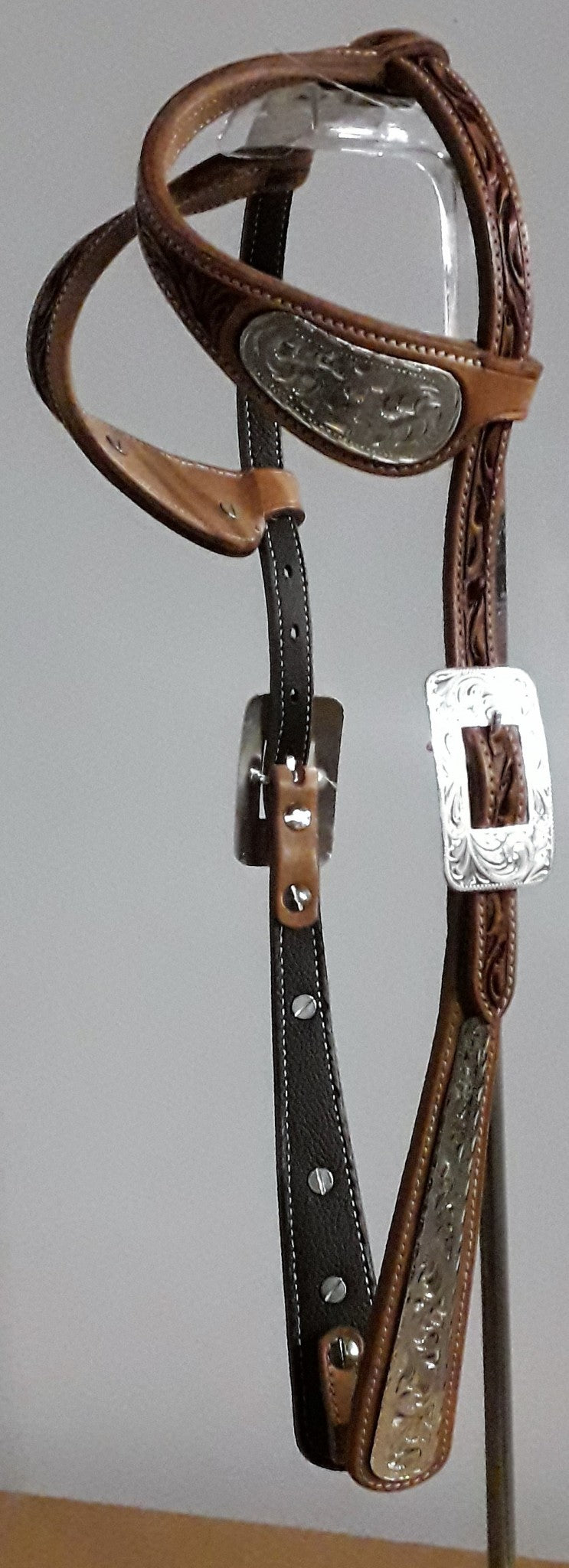 CLICK HERE to see some examples of hoofdstels met zilver and “bling” !!