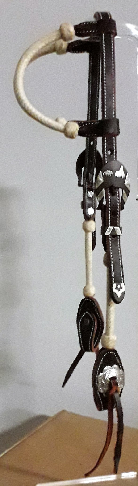 CLICK HERE to see some examples of hoofdstels met zilver and “bling” !!