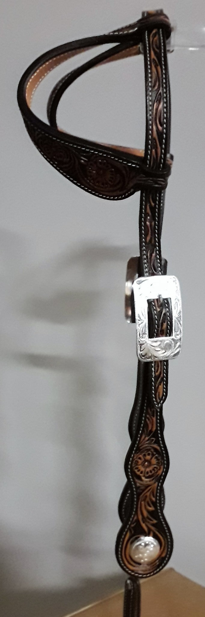 CLICK HERE to see some examples of hoofdstels met zilver and “bling” !!