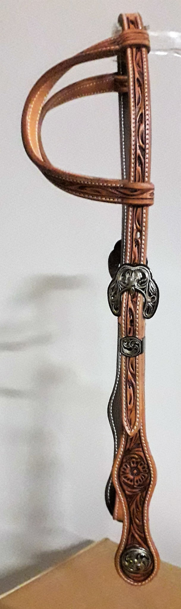 CLICK HERE to see some examples of hoofdstels met zilver and “bling” !!