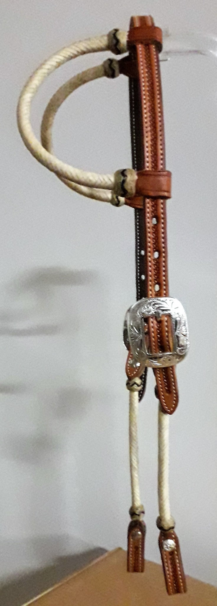 CLICK HERE to see some examples of hoofdstels met zilver and “bling” !!