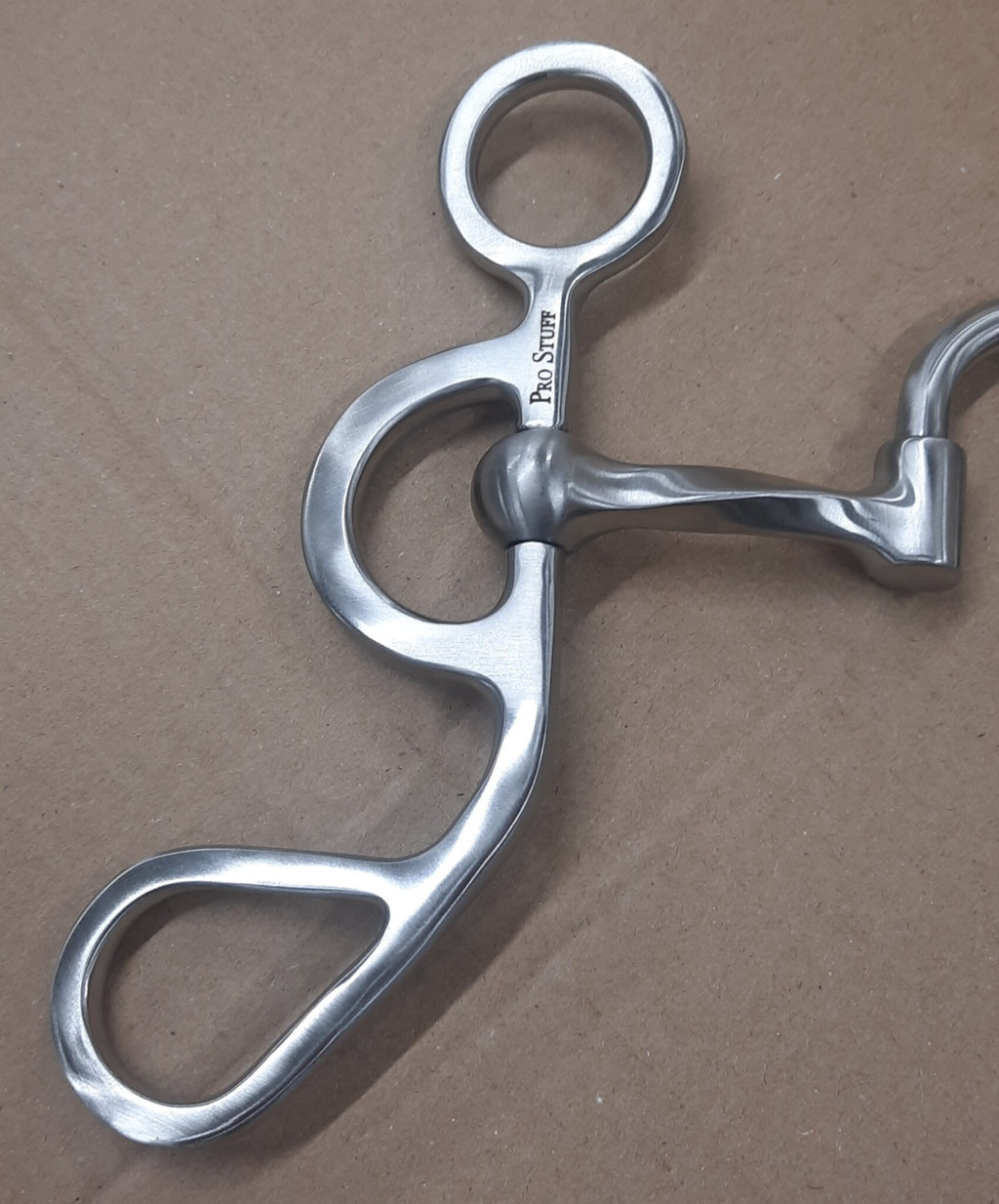 Short shank correctional bit met TWISTED BARS