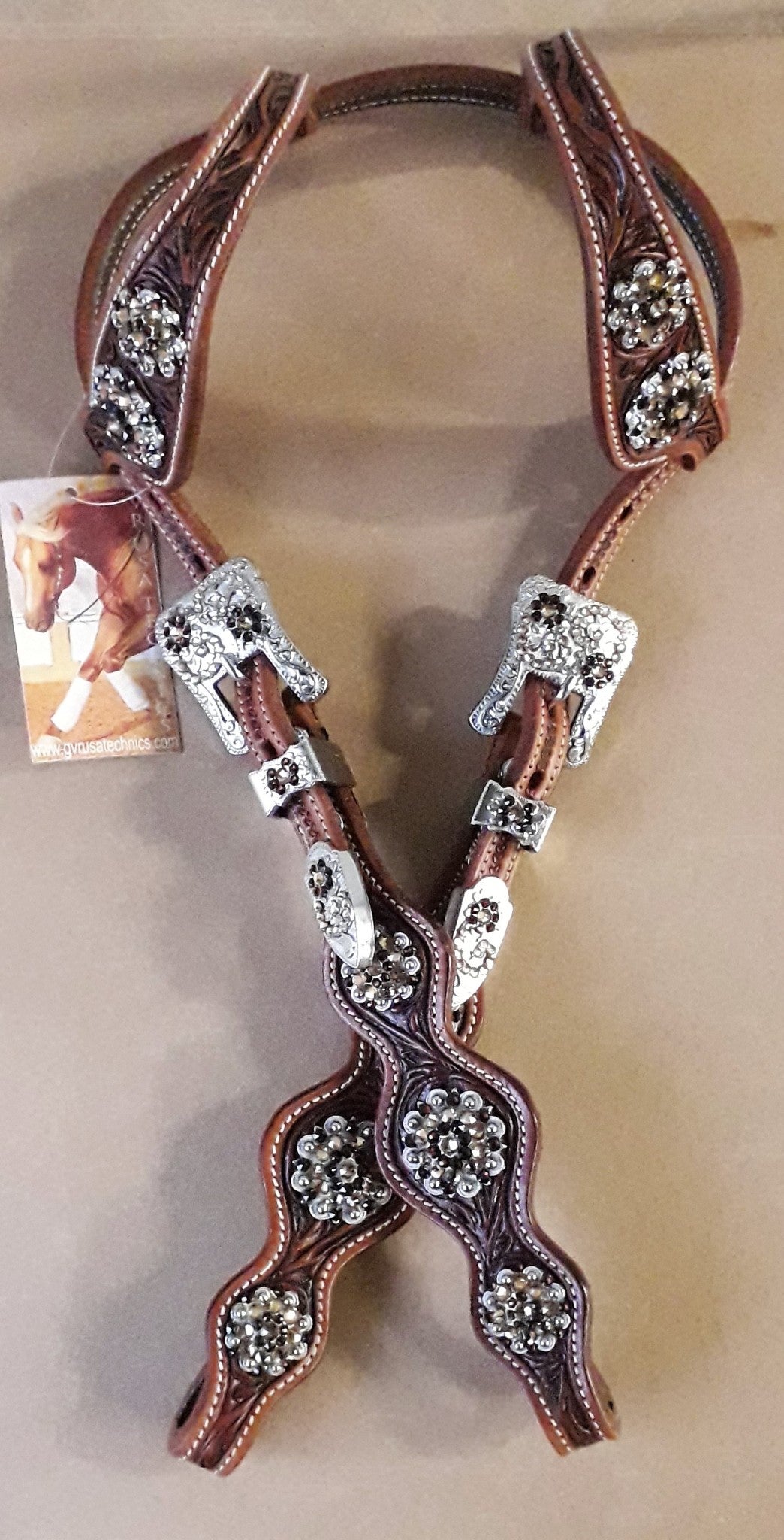 CLICK HERE to see some examples of hoofdstels met zilver and “bling” !!