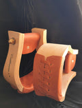 Wooden stijgbeugels met CATTLEMANS logo
