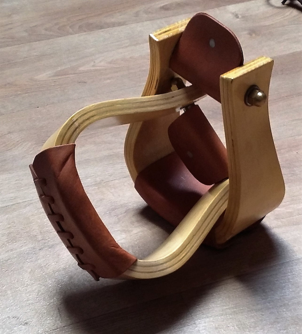 Wooden stijgbeugels met CATTLEMANS logo