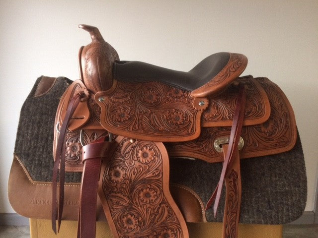 YOUTH saddle